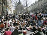 Противники правительственных реформ рынка труда в различных городах Франции все чаще проводят несанкционированные, а порой и противозаконные акции, которые нарушают нормальной ритм жизни