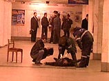 Как сообщили "Интерфаксу" в правоохранительных органах столицы, около 22:30 воскресенья в подземном переходе в районе дома 39 по улице Земляной Вал двое преступников кавказской внешности расстреляли из пистолетов двух мужчин