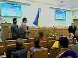 По данным ЦИК, в украинском парламенте будут представлены пять политических сил: Партия регионов, Блок Юлии Тимошенко, блок "Наша Украина", Социалистическая и Коммунистическая партии Украины. Больше 3%-ный барьер не преодолел никто По данным ЦИК, в украинском парламенте будут представлены пять политических сил: Партия регионов, Блок Юлии Тимошенко, блок "Наша Украина", Социалистическая и Коммунистическая партии Украины. Больше 3%-ный барьер не преодолел никто