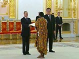 В Александровском зале Большого Кремлевского дворца президент России принял в четверг верительные грамоты от восьми новых послов в РФ В Александровском зале Большого Кремлевского дворца президент России принял в четверг верительные грамоты от восьми новых послов в РФ