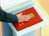 Опрос общественного мнения в России, проведенный в начале апреля, показал неожиданные данные: почти половина россиян (45%) готовы поддержать изменение Конституции страны ради третьего президентского срока Владимира Путина Опрос общественного мнения в России, проведенный в начале апреля, показал неожиданные данные: почти половина россиян (45%) готовы поддержать изменение Конституции страны ради третьего президентского срока Владимира Путина