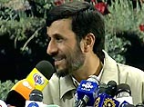 В пятницу на проходившей в Иране конференции по Палестине Ахмадинежад назвал Израиль "гнилым, засохшим деревом", которое будет уничтожено "одним штормом". В ответ Шимон Перес выразил мнение, что иранский президент "восстанавливает против себя весь мир"
