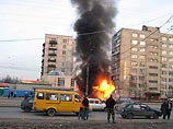 В результате взрыва газового баллона в ларьке "Шаурма - кура гриль", расположенном на углу улиц Дыбенко и пр. Большевиков в одноэтажном стеклянном павильоне, часть его была разрушена