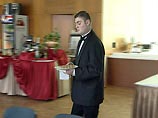 По словам Суонсона, среди 33 правил, которых было напечатано 250 тыс. экземпляров, одно работает всегда: "Человек, который любезен с вами, но груб с официантом, или вообще с другими людьми, - это нехороший человек" По словам Суонсона, среди 33 правил, которых было напечатано 250 тыс. экземпляров, одно работает всегда: "Человек, который любезен с вами, но груб с официантом, или вообще с другими людьми, - это нехороший человек"