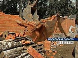 Сотрудники главного управления федеральной службы судебных приставов во вторник приступили к сносу незаконно возведенных построек в элитном поселке Глухово на Рублево-Успенском шоссе, примерно в 10 км от МКАД Сотрудники главного управления федеральной службы судебных приставов во вторник приступили к сносу незаконно возведенных построек в элитном поселке Глухово на Рублево-Успенском шоссе, примерно в 10 км от МКАД