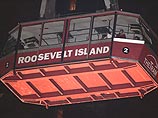 В Нью-Йорке полиция спасла несколько десятков человек, застрявших на высоте 75 метров