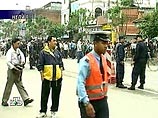 Власти накануне объявили о введении комендантского часа в ночь со среды на четверг, запретив жителям столицы покидать свои дома до 20.00 и пригрозив вести огонь на поражение при нарушении распоряжения правительства Власти накануне объявили о введении комендантского часа в ночь со среды на четверг, запретив жителям столицы покидать свои дома до 20.00 и пригрозив вести огонь на поражение при нарушении распоряжения правительства