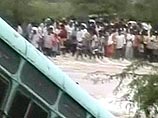 В Индии автобус, ехавший на свадьбу, упал в озеро. Погибли полсотни человек