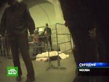 В субботу средь бела дня на станции метро "Пушкинская" на глазах у многочисленных свидетелей бритоголовые зарезали молодого человека, уроженца Армении - 17-летнего студента Вагана Абрамянца. Четверо его товарищей были жестоко избиты и получили увечья