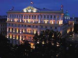 Ветеран рока снял королевские апартаменты в пятизвездочном отеле Imperial Hotel в Вене на июнь месяц этого года, когда Rolling Stones должны сыграть концерт в столице Австрии. Президент США в июне тоже прибывает в Вену