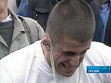 Житель Тбилиси левым ухом протащил два микроавтобуса Ford на 41 метр Житель Тбилиси левым ухом протащил два микроавтобуса Ford на 41 метр