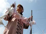 На Кипре установлен новый рекорд длины непрерывной цепочки из бюстгальтеров - 111 км На Кипре установлен новый рекорд длины непрерывной цепочки из бюстгальтеров - 111 км