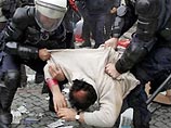 Турецкая полиция задержала в понедельник в центре Стамбула по меньшей мере 25 человек во время незаконной первомайской демонстрации