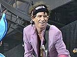 Гитарист Rolling Stones идет на поправку после падения с пальмы Гитарист Rolling Stones идет на поправку после падения с пальмы