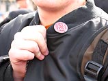 Правозащитники заявили в пятницу, что в четверг около 22:00 группа молодых людей, выкрикивая националистические лозунги, прошла колонной по платформе станции "Библиотека имени Ленина" и переходу на станцию "Боровицкая" Правозащитники заявили в пятницу, что в четверг около 22:00 группа молодых людей, выкрикивая националистические лозунги, прошла колонной по платформе станции "Библиотека имени Ленина" и переходу на станцию "Боровицкая"