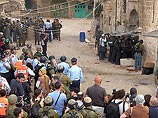 Израильская полиция штурмует дом в Хевроне, захваченный поселенцами Израильская полиция штурмует дом в Хевроне, захваченный поселенцами