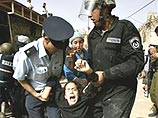 Израильская полиция силой выдворила евреев-поселенцев из дома в Хевроне