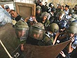 Израильская полиция силой выдворила евреев-поселенцев из дома в Хевроне Израильская полиция силой выдворила евреев-поселенцев из дома в Хевроне