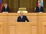 Для Путина это будет седьмое послание парламенту, третье - во второй срок пребывания на посту главы государства. В прошлый раз он выступал с таким обращением 25 апреля 2005 года