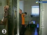В Харьковском СИЗО 13 заключенных вскрыли себе вены В Харьковском СИЗО 13 заключенных вскрыли себе вены