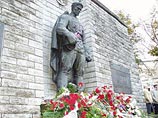 Эстонские националисты требуют снести памятник советскому Солдату-освободителю к февралю Эстонские националисты требуют снести памятник советскому Солдату-освободителю к февралю