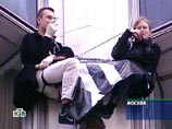 Суд вынес приговоры нацболам, вывесившим антипутинский плакат на гостинице "Россия" Суд вынес приговоры нацболам, вывесившим антипутинский плакат на гостинице "Россия"