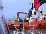 Поисковая операция была прервана из-за шторма в районе падения самолета. Сегодня погода тоже не совсем спокойная, волнение моря 2-3 балла Поисковая операция была прервана из-за шторма в районе падения самолета. Сегодня погода тоже не совсем спокойная, волнение моря 2-3 балла