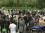 Крымские татары на сотнях автомашин перекрыли трассу Симферополь-Ялта (ФОТО) Крымские татары на сотнях автомашин перекрыли трассу Симферополь-Ялта (ФОТО)