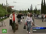 Противостояние в Крыму не утихает: татары держатся за землю у дороги Противостояние в Крыму не утихает: татары держатся за землю у дороги