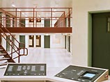Закариас Муссауи доставлен в "Могилу", где будет сидеть пожизненно Закариас Муссауи доставлен в "Могилу", где будет сидеть пожизненно