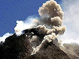 Активность вулкана Мерапи на Яве уменьшилась, но вероятность извержения остается