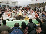 Московские вайшнавы отметили "вселенский день победы добра над злом" Московские вайшнавы отметили "вселенский день победы добра над злом"