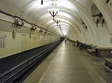 Как сообщили в столичной подземке, вестибюль станции, ведущий на улицы Воздвиженка, Арбат и Новый Арбат будет закрыт для замены эскалаторов и ремонта самого помещения выхода