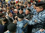 ОМОН, дожавшись ночи, разогнал в Москве обманутых дольщиков, так и не дождавшихся федеральных чиновников ОМОН, дожавшись ночи, разогнал в Москве обманутых дольщиков, так и не дождавшихся федеральных чиновников