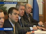 Президент поручил Медведеву "взять под контроль исполнение всех положений послания, связанных с выполнением Демографической программы