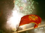 Вместе с тем, как показывает черногорское телевидение, на улицах Подгорицы и других городов воодушевленные сторонники независимости уже зажигают фейерверки, празднуя результаты референдума