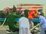 В Китае автобус рухнул в реку: 13 погибших, 18 раненых и двое пропавших без вести
