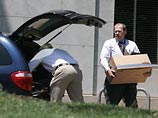 Конгрессмена США, подозреваемого во взяточничестве, засняли на пленку при передаче 100 тысяч долларов Конгрессмена США, подозреваемого во взяточничестве, засняли на пленку при передаче 100 тысяч долларов