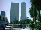 Самолеты-бомбы "Хамаса" должны будут врезаться в израильские здания, и самой привлекательной целью называются круглый и треугольный небоскребы торгового центра Азриэли в Тель-Авиве