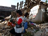 Из-под завалов в индонезийской Джокьякарте, разрушенной землетрясением, извлекают погибших