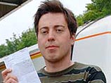 В Британии кондуктор-гей домогался пассажира в поезде, сняв брюки и требуя поцелуев В Британии кондуктор-гей домогался пассажира в поезде, сняв брюки и требуя поцелуев