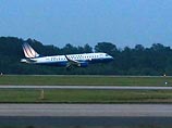 Во вторник в 20:30 по местному времени самолет авиакомпании United Airlines, следовавший рейсом номер 7512 из Хьюстона, был вынужден совершить посадку с невыпущенным передним шасси Во вторник в 20:30 по местному времени самолет авиакомпании United Airlines, следовавший рейсом номер 7512 из Хьюстона, был вынужден совершить посадку с невыпущенным передним шасси