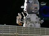 Экипаж МКС-13 завершил свой первый выход в открытый космос с почти часовым опозданием
