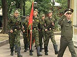Лишь половина россиян считает, что армия способна защитить страну Лишь половина россиян считает, что армия способна защитить страну