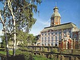Из Александро-Невской лавры в Петербурге неизвестные похитили более 4,5 млн рублей Из Александро-Невской лавры в Петербурге неизвестные похитили более 4,5 млн рублей
