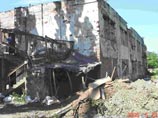 Его сотрудники, осмотревшие подвалы зданий, обнаружили там разнообразные документы и надписи на стенах, сделанные арестованными Его сотрудники, осмотревшие подвалы зданий, обнаружили там разнообразные документы и надписи на стенах, сделанные арестованными
