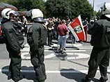 Тысячи жителей германского Гельзенкирхена вышли на демонстрацию протеста против экстремизма и ксенофобии Тысячи жителей германского Гельзенкирхена вышли на демонстрацию протеста против экстремизма и ксенофобии