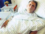 Когда пожилой человек хотел нажать кнопку, он поскользнулся и упал на пол. Шмидт пытался позвать на помощь через кнопку аварийного вызова, но никто не ответил Когда пожилой человек хотел нажать кнопку, он поскользнулся и упал на пол. Шмидт пытался позвать на помощь через кнопку аварийного вызова, но никто не ответил