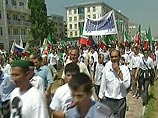 В центре Грозного проходит многотысячная акция в поддержку председателя правительства Чечни Рамзана Кадырова В центре Грозного проходит многотысячная акция в поддержку председателя правительства Чечни Рамзана Кадырова