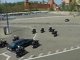 Для гуляющих по Красной площади возникнут некоторые неудобства, но это вынужденная мера на время ремонта, который постараются закончить как можно быстрее Для гуляющих по Красной площади возникнут некоторые неудобства, но это вынужденная мера на время ремонта, который постараются закончить как можно быстрее